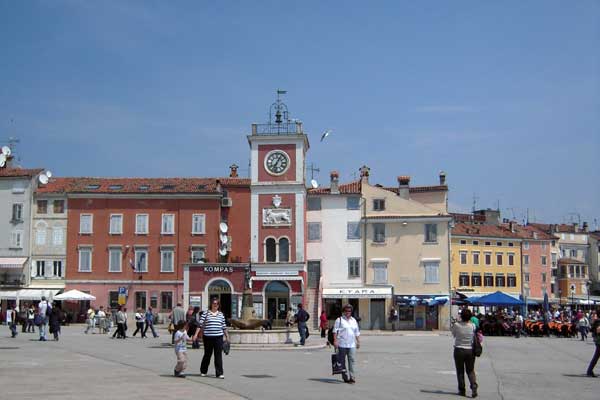 Der Brunnen am Hauptplatz von Rovinj