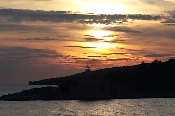 In so einer Abendstimmung geht es zurück ans Festland