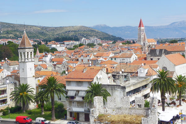 Blick vom Camerlengo auf die Stadt Trogir