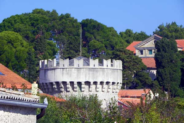 Der alte Turm von Veli Lošinj 