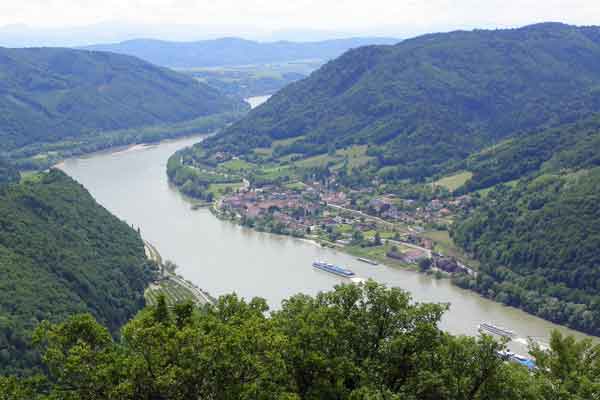 Blick auf die Donau vom Rosengärtlein