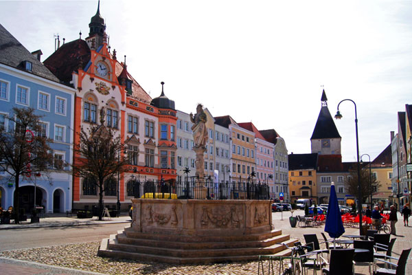 Der Stadtplatz von Braunau (Foto © Stadtamt Braunau)