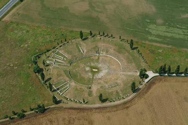 Das Amphitheater in Petronell (Foto © Luftbildarchiv Universität Wien, Michael Donens)