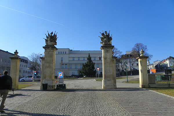 Eingang zu Schloss Esterházy