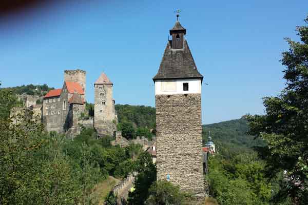 Im Sonnenschein noch schöner - Blick vom Nationalpark auf die Burg