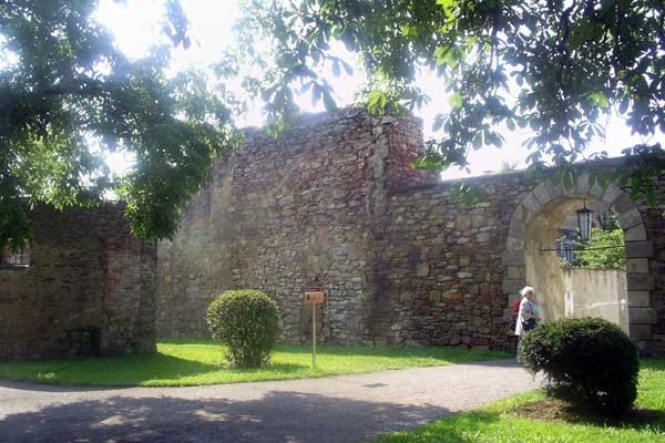 Blick auf die Stadtmauer