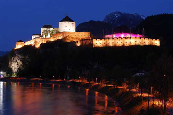 Die Festung Kufstein bei Nacht (Foto © Ferienland Kufstein) Die Festung Kufstein bei Nacht (Foto © Ferienland Kufstein)