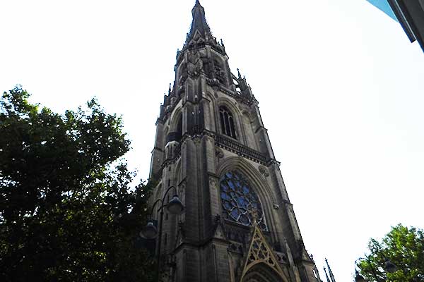 Blick auf den Turm des Neuen Doms 