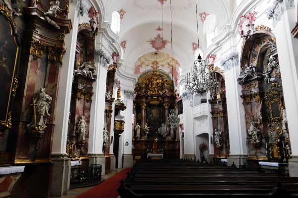  Blick in die Minoritenkirche 