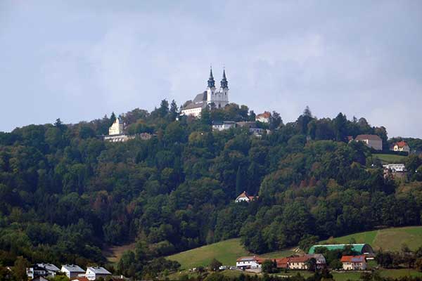 Blick vom Schloss auf den Pöstlingberg 