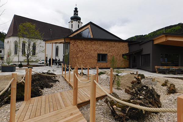 Lunz am See: Blick zur Kirche und zum Haus der Wildnis 