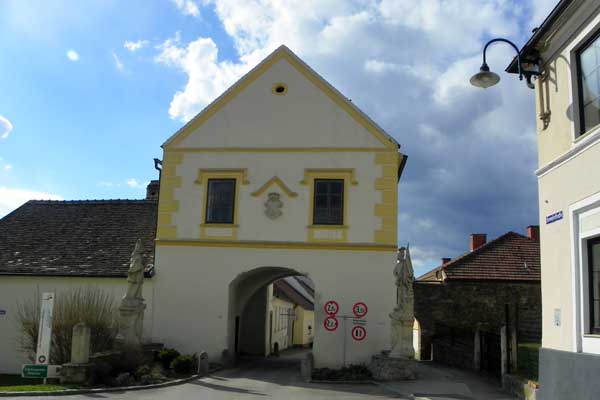 Stadttor und Rest der Stadtmauer