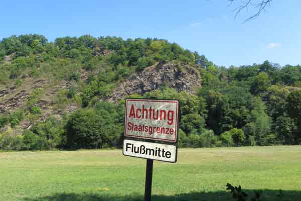 Achtung! Grenzübergang