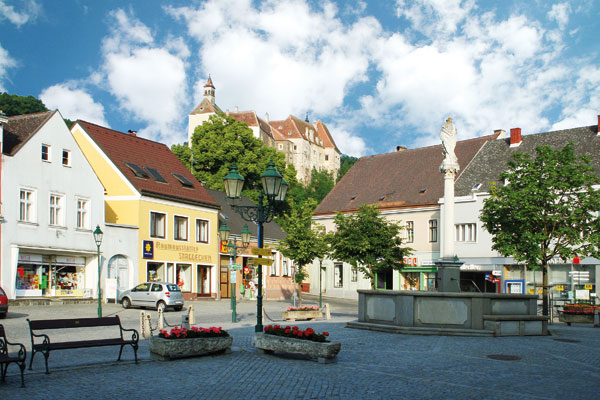 Blick auf den Hauptplatz von Raabs