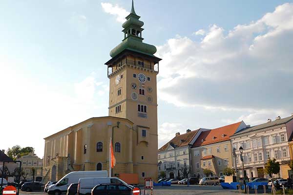 Blick auf das Retzer Rathaus am Hauptplatz