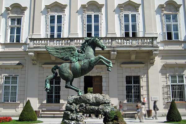 Im Mirabellgarten (Foto © Salzburg Tourismus)