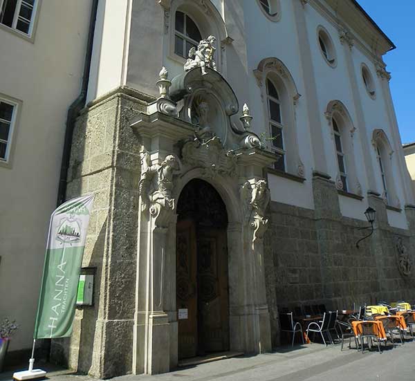  Die Sebastiankirche in Salzburg