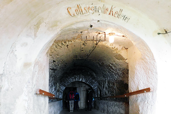 Abgang in den Schlosskeller