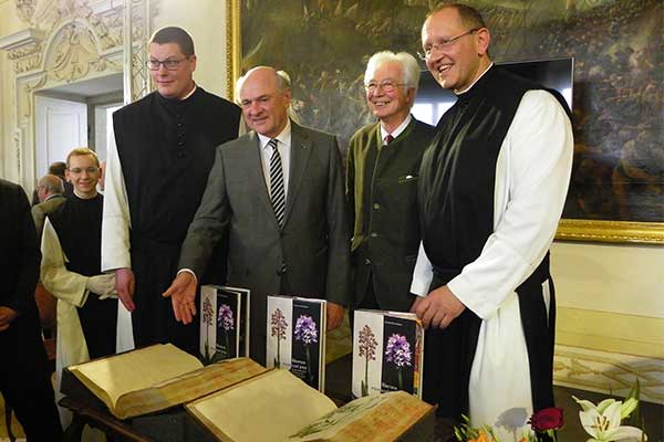 Bei einer Buchvorstellung im Kaisersaal von Stift Heiligenkreuz 