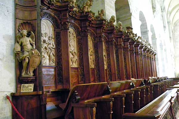 Das Chorgestühl in der Stiftskirche 