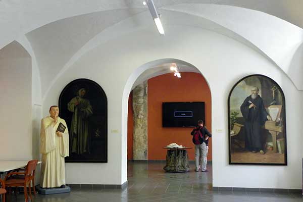 Im Stift Heiligenkreuz kann man auch einiges über die Zisterzienser und ihre Geschichte erfahren 