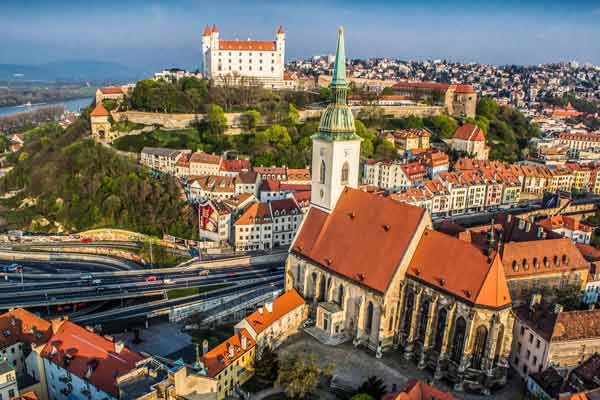 Blick auf Bratislava und den Martinsdom (Foto © Tourismus Bratislava Region)