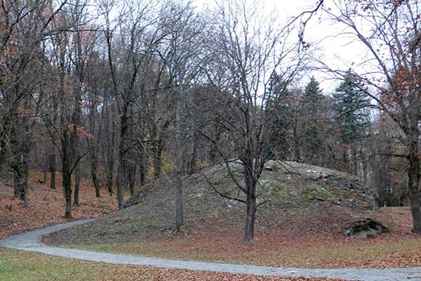 Die Hügel der früheren Quellen in Dudince