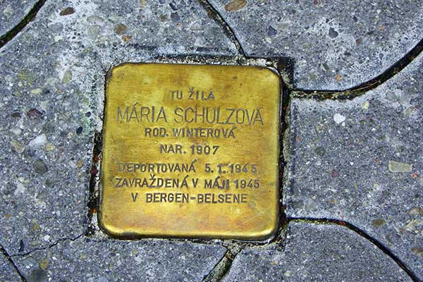 Der erste Stolperstein der Slowakei erinnert an die Tochter von Ludovit Winter