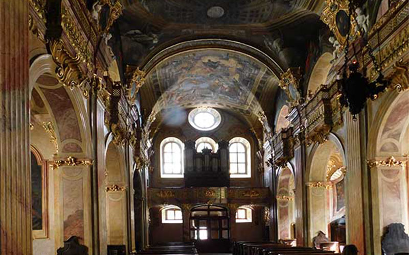 Im Inneren der Kirche des Heiligen Franz Xaver