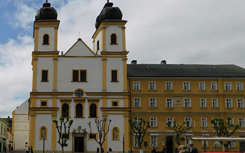 Piaristenkloster und Kirche