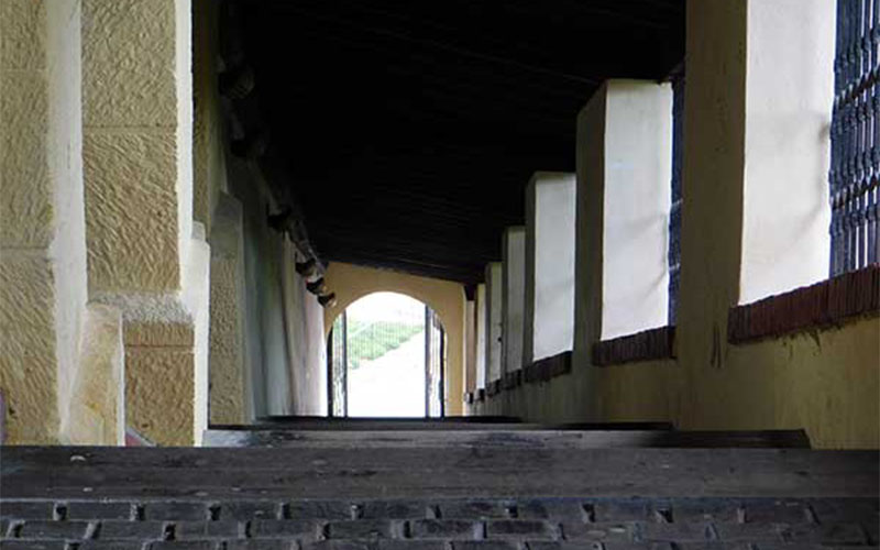 Hier gehts auf der Pfarrtreppe hinunter in die Stadt