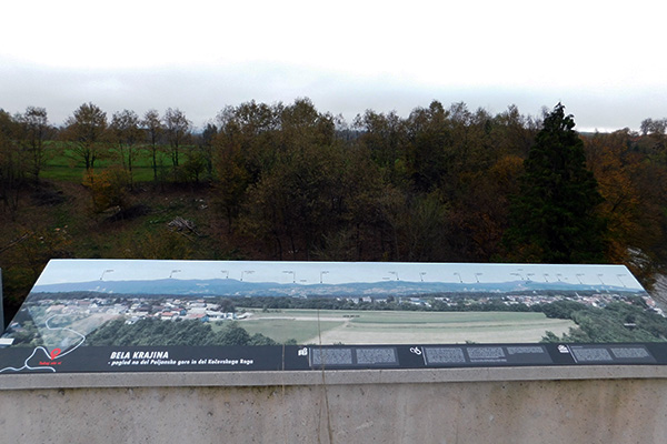 Blick auf die Lahinja und ein Übersichtsplan der Bela Krajina