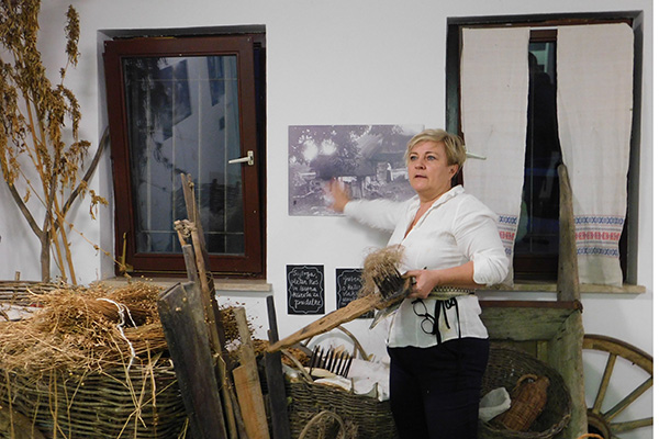 Bilder erinnern im Ethnomuseum an die früheren, harten Zeiten