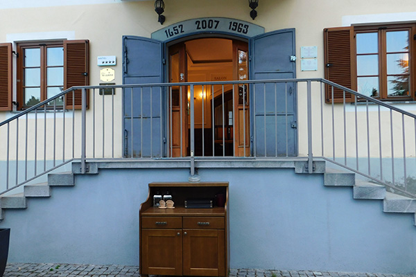 Das Herrenhaus neben der Kirche - heute ein Hotel und Restaurant