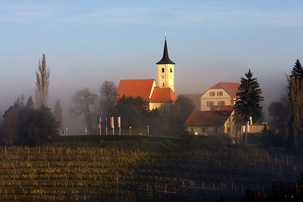 Blick auf die Kirche der "Traurigen Mutter Gottes" (Foto © TIC Ormož)