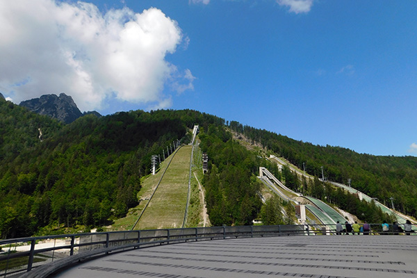 Blick vom Dach des nordischen Centers zu den Schanzen