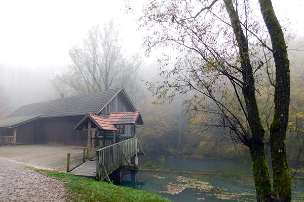 Blick zur Mühle an der Krupa