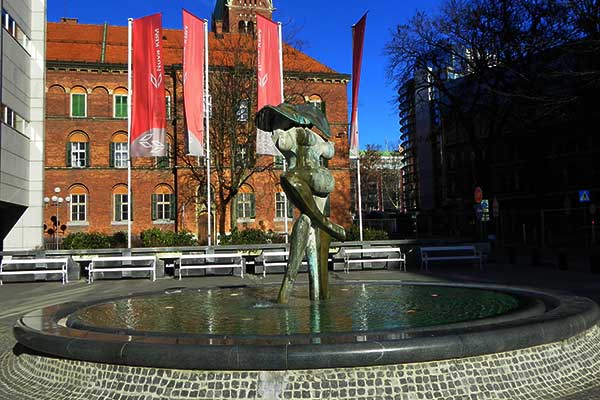 Der Brunnen "Tanz der Feen" in Maribor