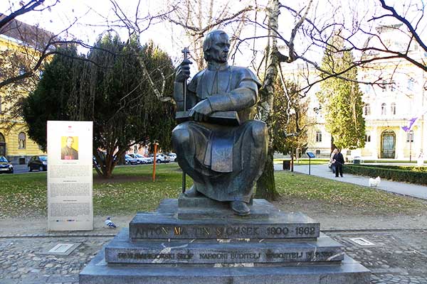 Maribor - Denkmal von Anton Martin Slomšek 