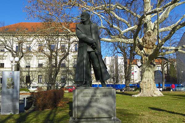 Das Denkmal von General Maister 