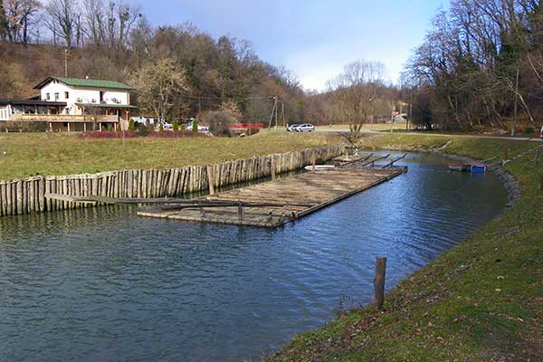 Die Flöße an der Drau