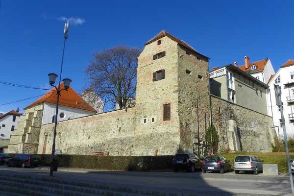 Die Synagoge mit dem Judenturm 