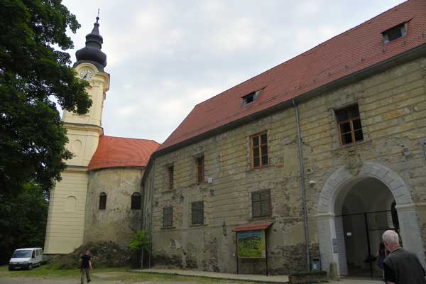 Der Eingang zu Schloss Grad
