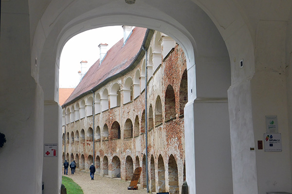 Blick auf den Innenhof des Schlosses