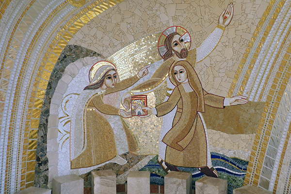 Im Inneren der Kapelle der Heiligen Theresa in Semič