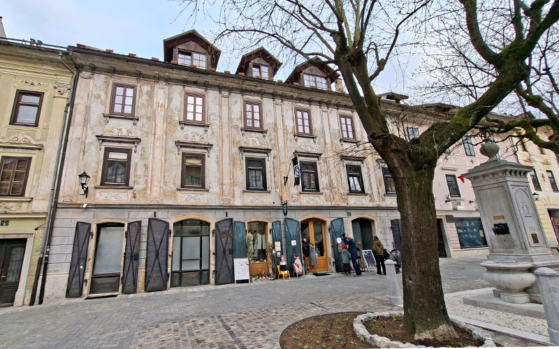 Blick zum Hauptplatz von Škofja Loka