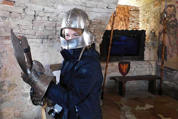 Auch Frauen werden heutzutage zum Ritter geschlagen