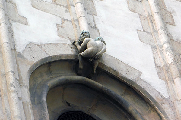 An der Außenmauer der Jakobskirche