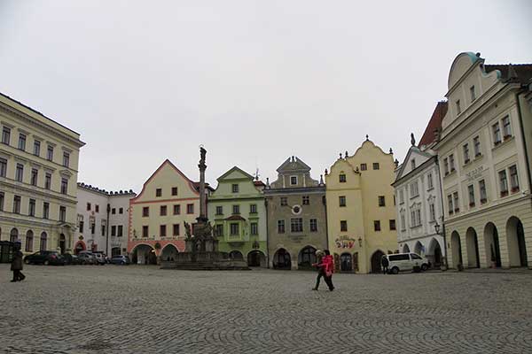  Der Hauptplatz von Český Krumlov – ein Platz mit vielen Namen (Náměstí svornosti)