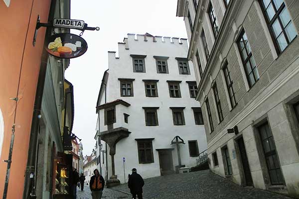 Der Eckerker der Kaplanka mit dem Arsch von Český Krumlov 